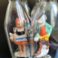 4 Flaschenfiguren, Märchen, Rotkäppchen, Dornröschen etc. 2 als Nahansicht