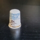 Fingerhut, weiß, mit blauer Schrift, 2 Haien und Goldrand