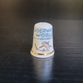Fingerhut, weiß, mit blauer Schrift, 2 Haien und Goldrand