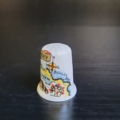 Fingerhut, weiß, mit bunten, ländertypischen Motiven
