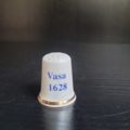 Fingerhut, weiß, mit Goldrand. Motiv: Vasa 1628