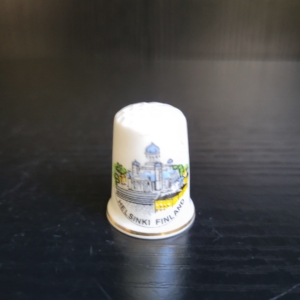 Fingerhut, weiß, mit Goldrand. Motiv: Schloss und Schriftzug