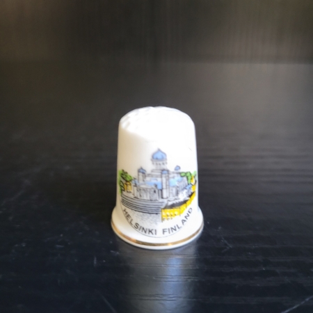 Fingerhut, weiß, mit Goldrand. Motiv: Schloss und Schriftzug