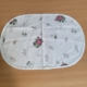 Tischset, oval, weiß, mit floralen Motiven in pink und grün